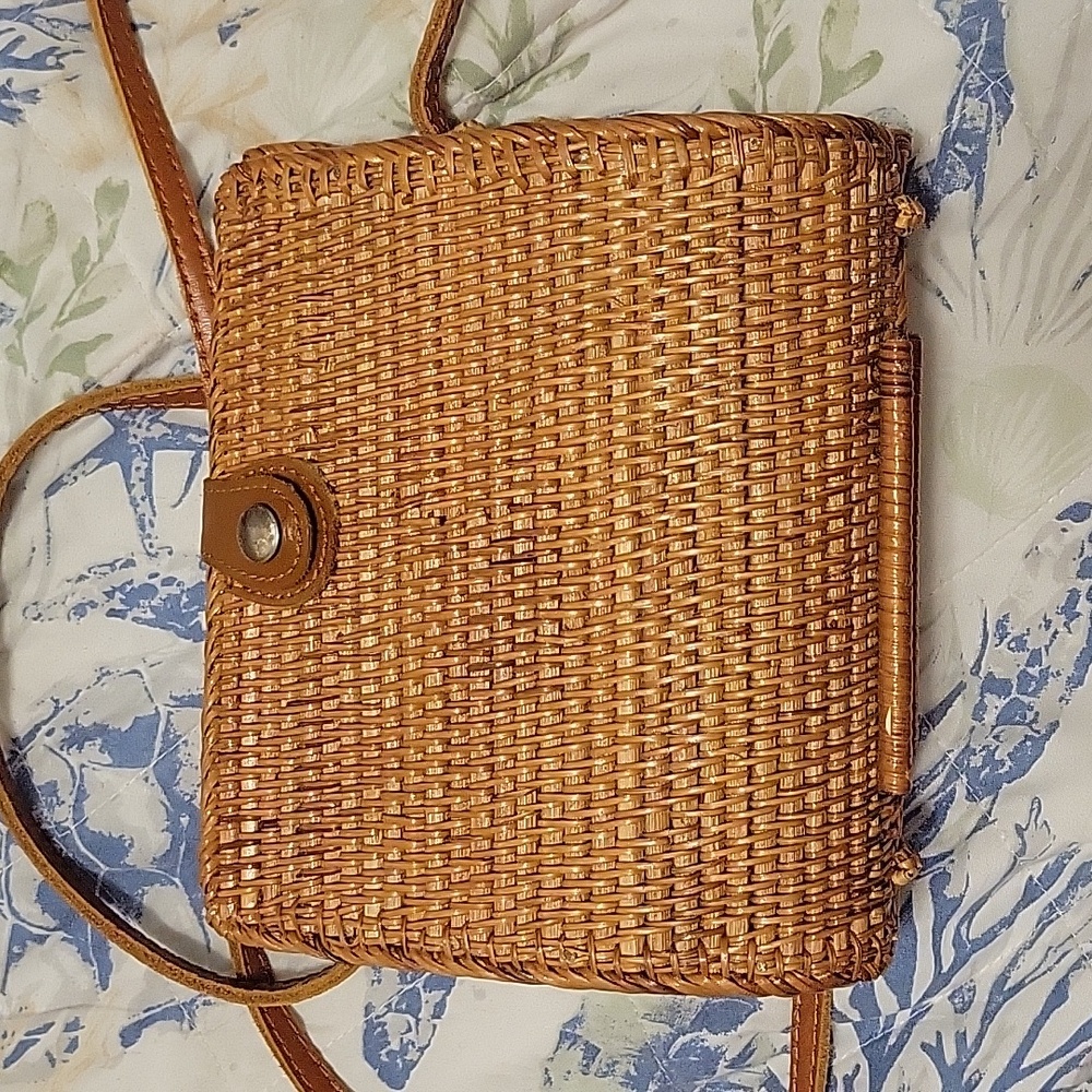 Rattan woven teardrop crossbody purse